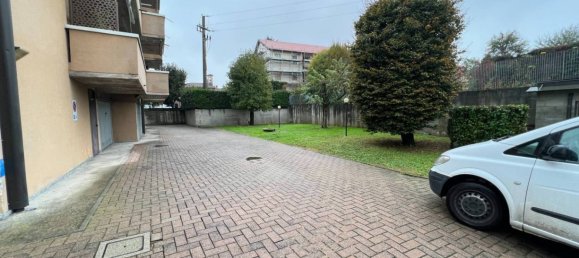 35m² Warehouse in Bussero, Italy No. 88742 4