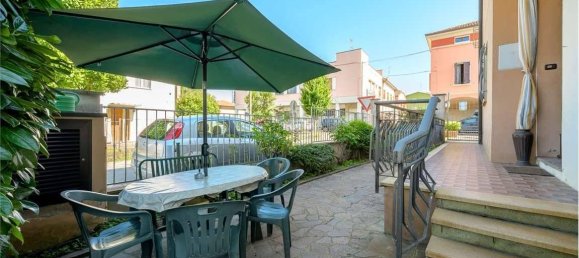 5-Zimmer Haus in Rolo, Italy, Nr. 17191 2