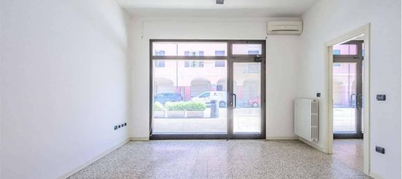 5-Zimmer Haus in Rolo, Italy, Nr. 17191 31