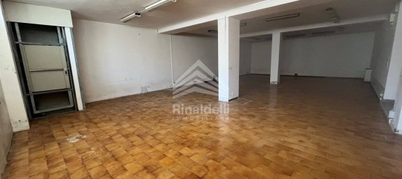 2 rooms Commercial property in Porto Sant'Elpidio, Italy No. 296418 13