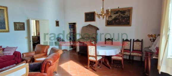 6 rooms Apartment in Livorno, Italy No. 146492 3