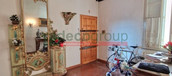 6 rooms Apartment in Livorno, Italy No. 146492 4