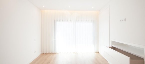 Вилла с 4 спальнями в Алмада, Португалия № 140016 8