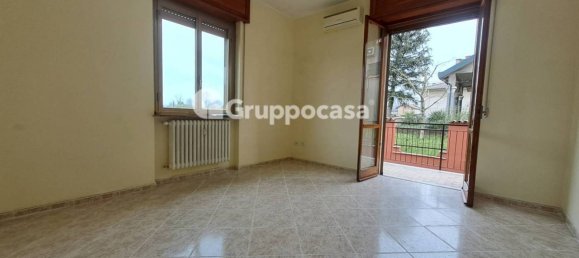 2 bedrooms Apartment in Magenta, Italy No. 100846 2