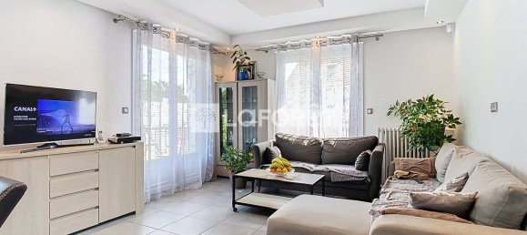 Casa T4 em Saint-Gervais-la-Foret, France N.º 244081 2