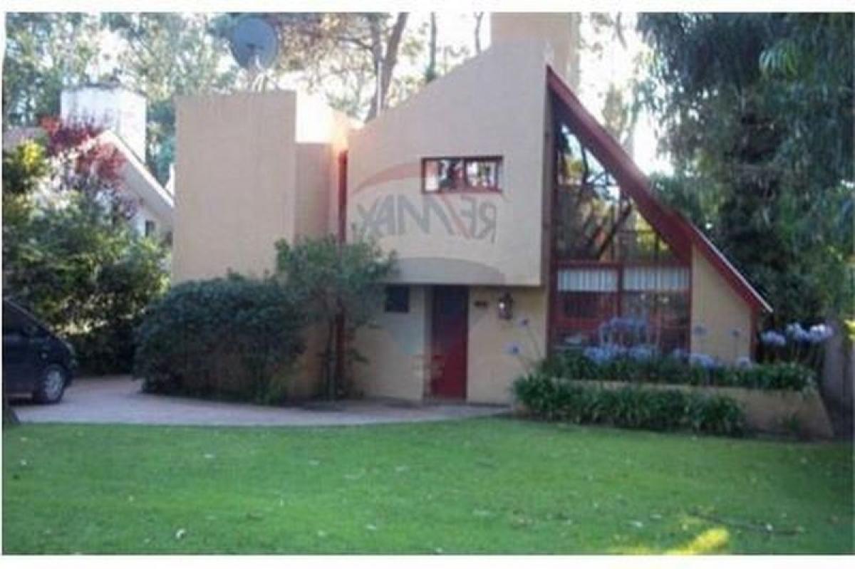 4 bedrooms House in Mar del Plata, Argentina No. 69612