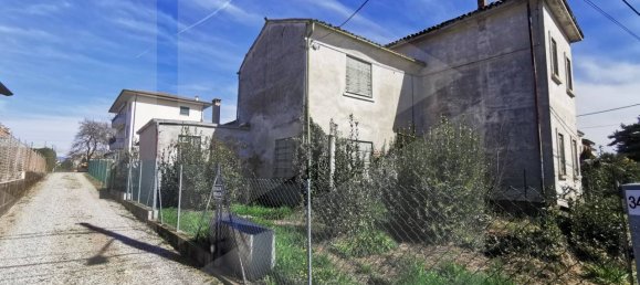4 rooms House in Vicenza, Italy No. 18551 2