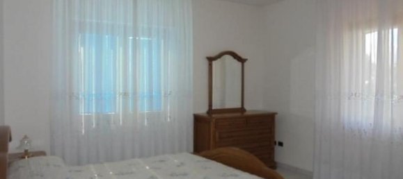 3 bedrooms House in Macchiagodena, Italy No. 685 3