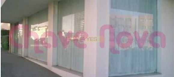 139m² Commercial property in Vila Nova de Gaia, Portugal No. 41461 2