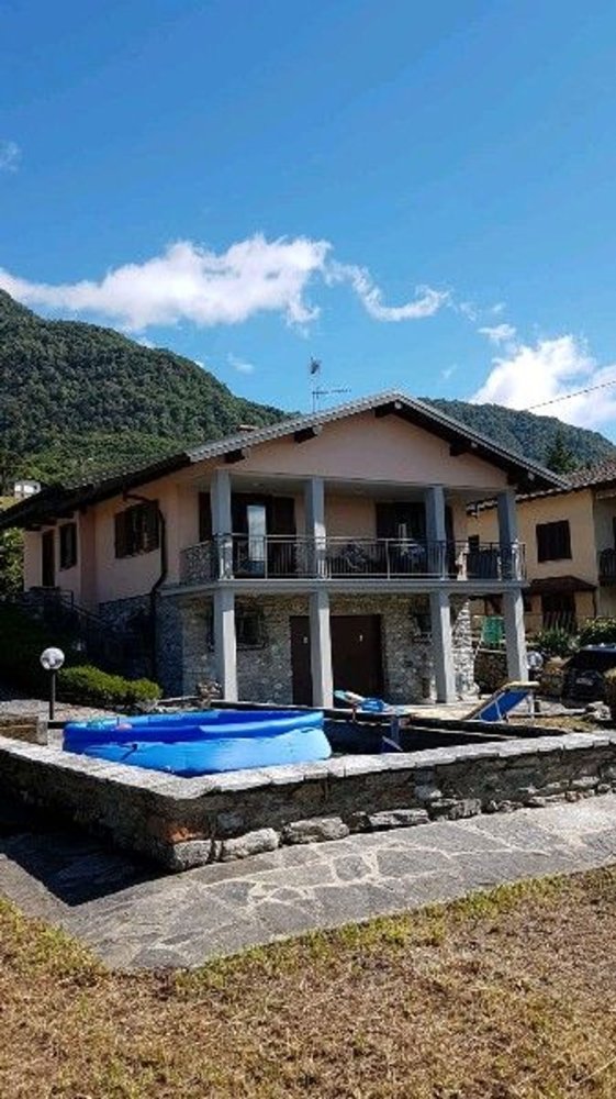 7-Zimmer Villa in Porto Valtravaglia, Italy, Nr. 185763