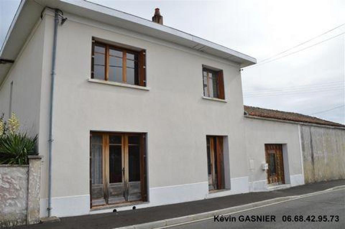 4 bedrooms House in Soyaux, France No. 24601