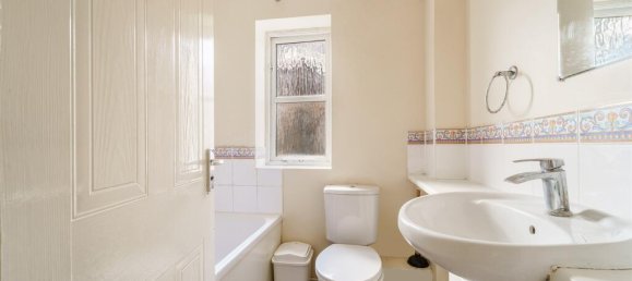 3 bedrooms Commercial property in Feltham, United Kingdom No. 9798 8