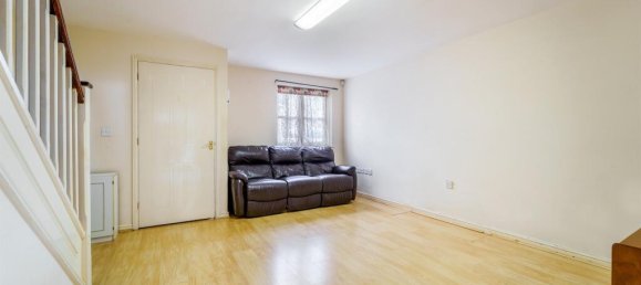 3 bedrooms Commercial property in Feltham, United Kingdom No. 9798 2