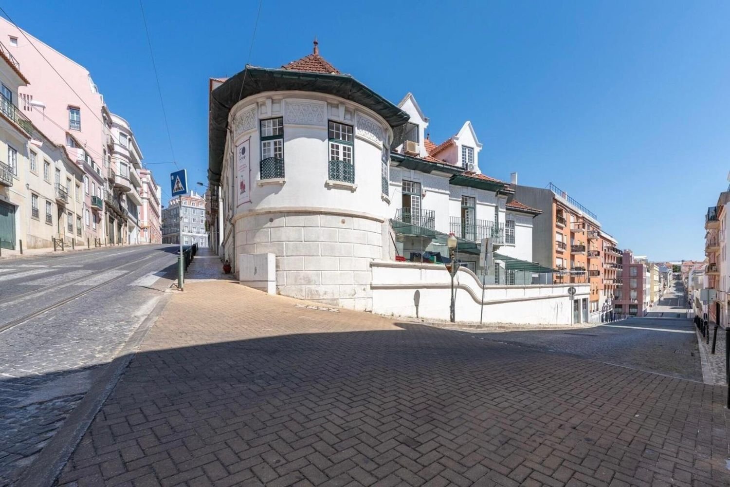 8 bedrooms House in Lisbon, Portugal No. 303615