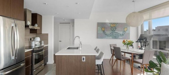 2 bedrooms Condo in British Columbia, Canada No. 1299 5