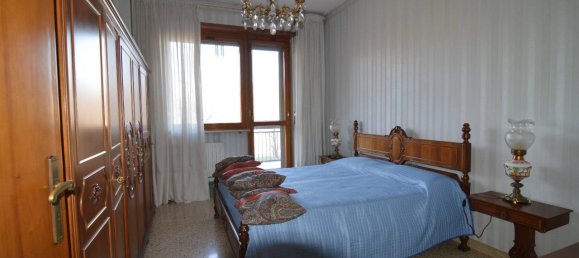 5 rooms Apartment in Turin, Italy No. 224850 10