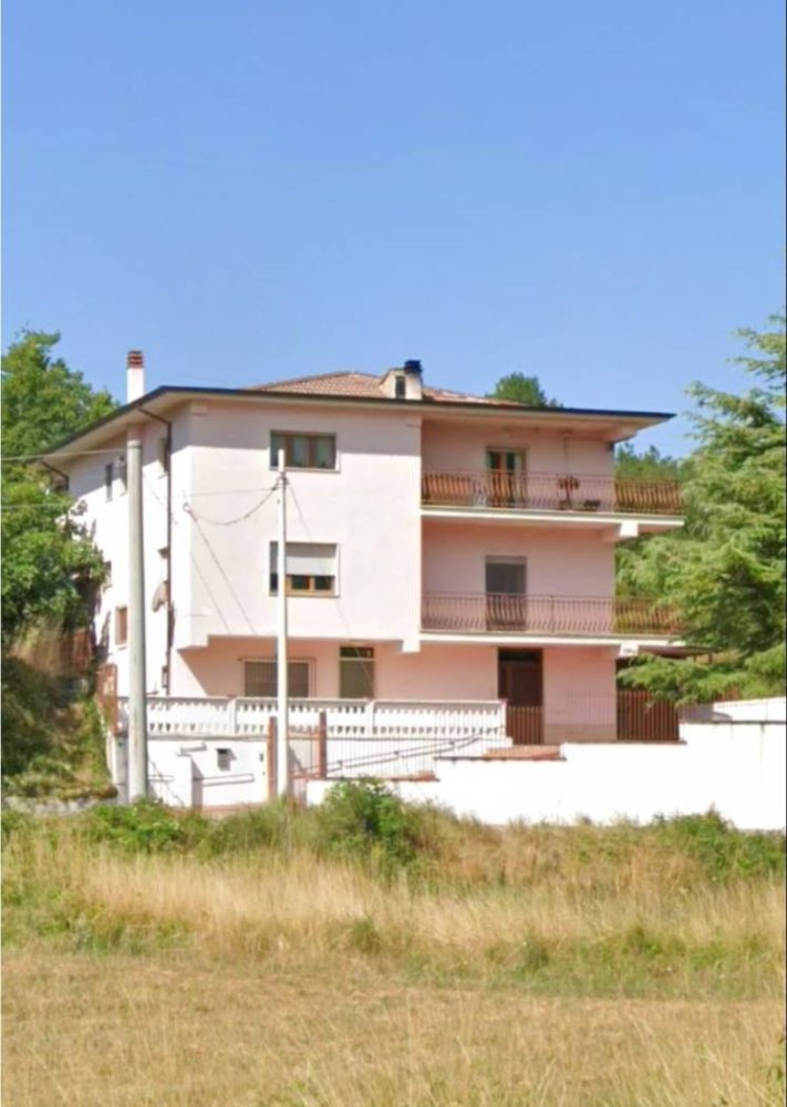 6 chambres Villa à San Pio delle Camere, Italy No. 348523