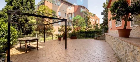 6 rooms Apartment in Rome, Italy No. 24219 4