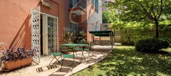 6 rooms Apartment in Rome, Italy No. 24219 2