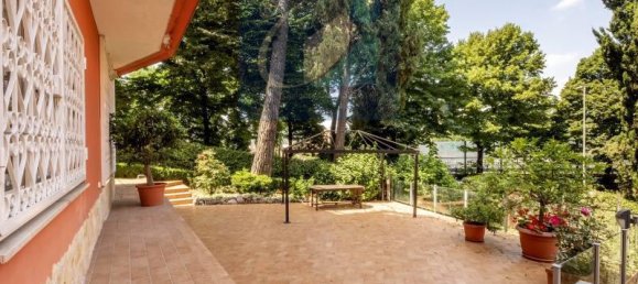 6 rooms Apartment in Rome, Italy No. 24219 3