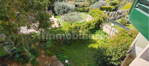 Дом с 4 спальнями в Монтефалько, Италия № 266115 36