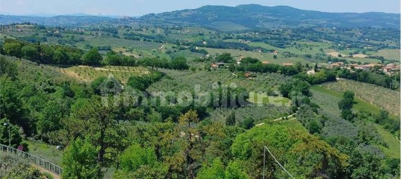 Дом с 4 спальнями в Монтефалько, Италия № 266115 49