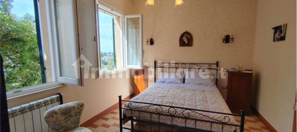 Дом с 4 спальнями в Монтефалько, Италия № 266115 16