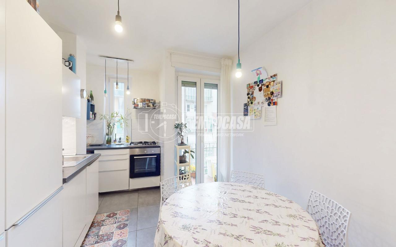 3 rooms Apartment in Turin, Italy No. 34923