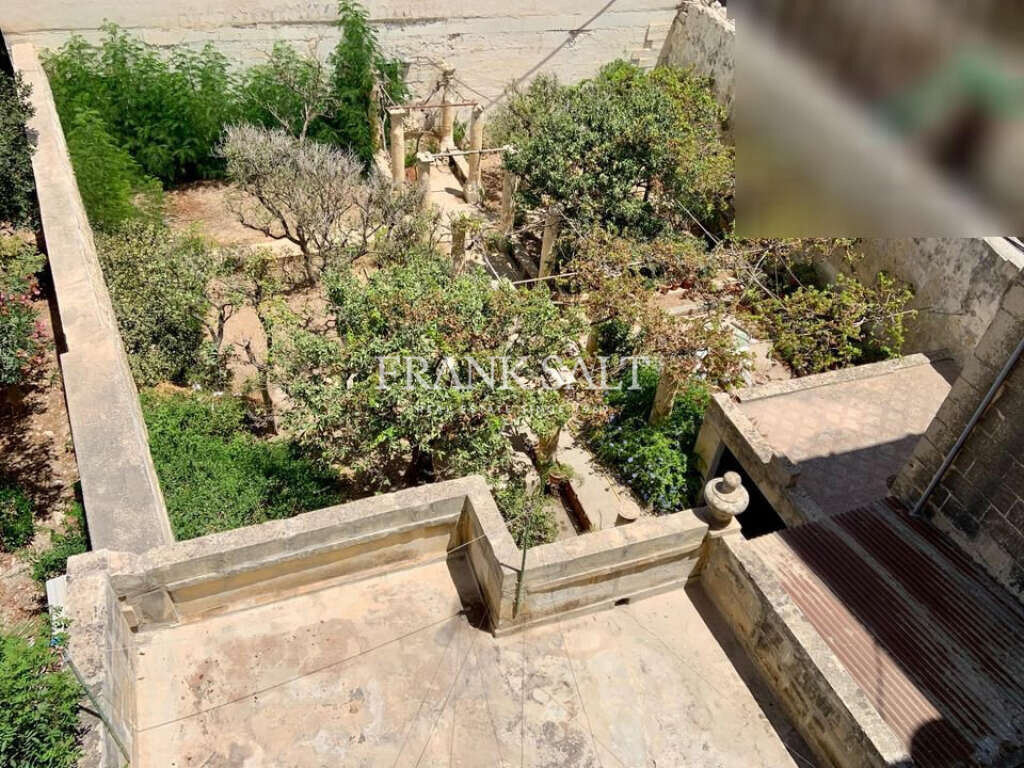 Hotel de 8 dormitorios en Santa Venera, Malta No. 2212