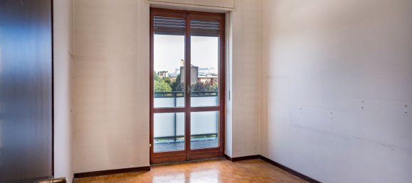 3 rooms Apartment in Brugherio, Italy No. 334582 2