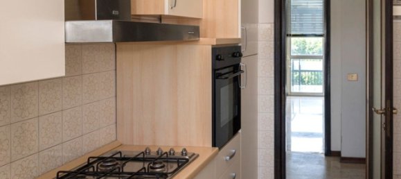 3 rooms Apartment in Brugherio, Italy No. 334582 5