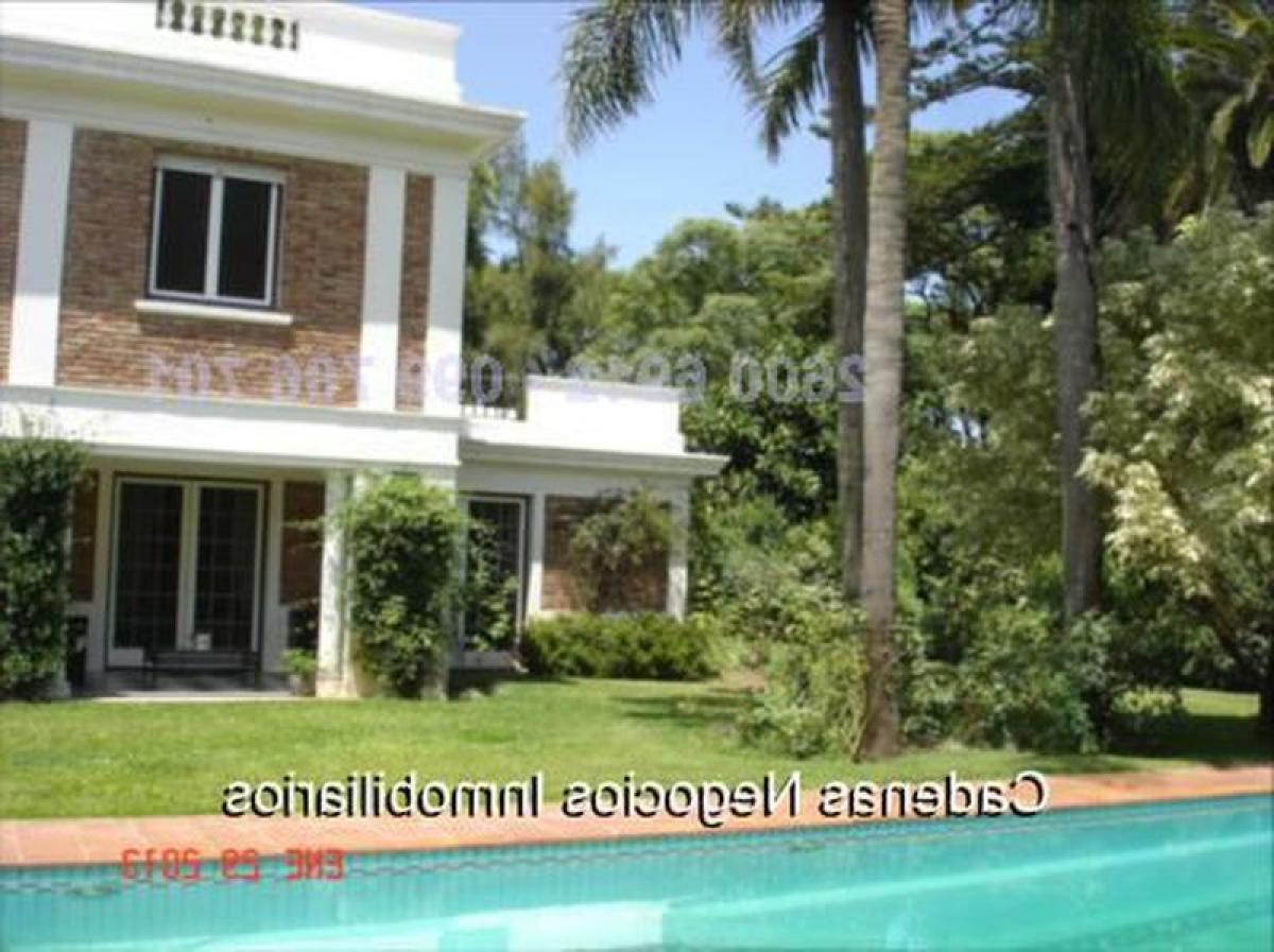 Дом с 4 спальнями в Монтевидео, Уругвай № 9448