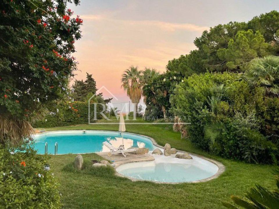 5 bedrooms House in Pineda de Mar, Spain No. 188424