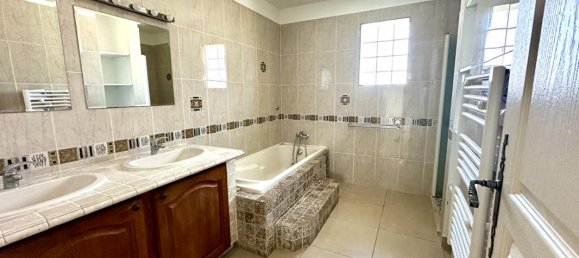 4 bedrooms Villa in Istres, France No. 292529 11