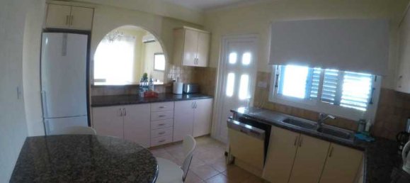 Дом с 4 спальнями в Хлорака, Кипр № 7204 6