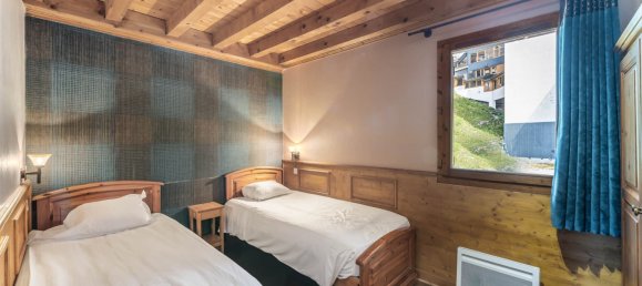 3 bedrooms Apartment in Les Belleville, France No. 1353 7