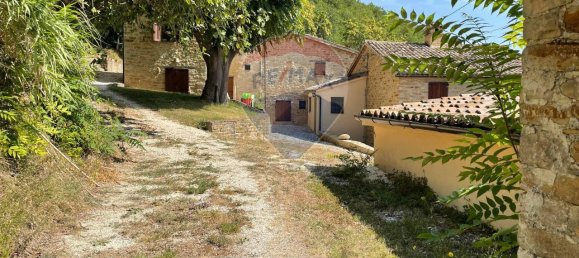 7 rooms House in Serra San Quirico, Italy No. 1802 14