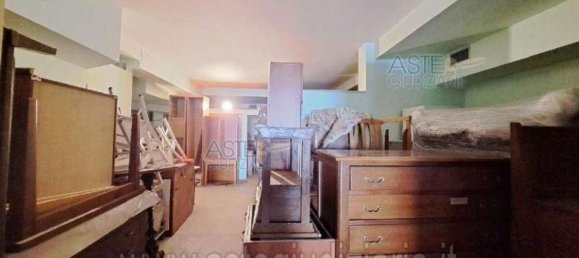 5 rooms Apartment in Rome, Italy No. 290164 2