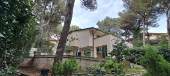 7-salle Appartement à Rosignano Marittimo, Italy No. 50957 4