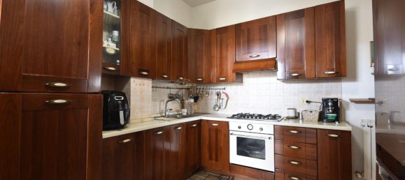 4-salle Appartement à Osimo, Italy No. 151564 18