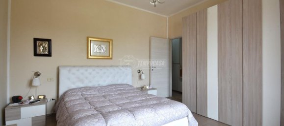 4-salle Appartement à Osimo, Italy No. 151564 13