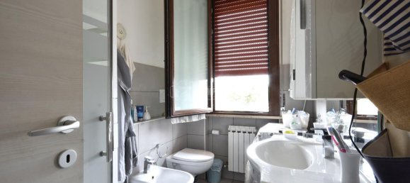 4-salle Appartement à Osimo, Italy No. 151564 12