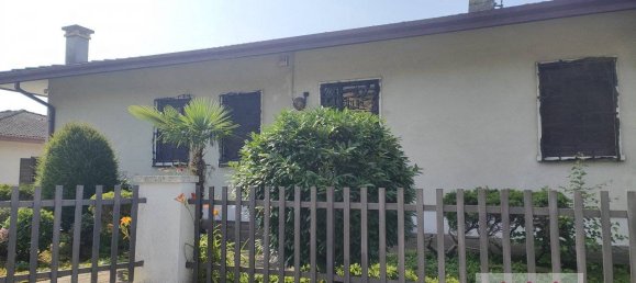 3 bedrooms Villa in Creazzo, Italy No. 331078 32