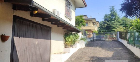 3 bedrooms Villa in Creazzo, Italy No. 331078 13