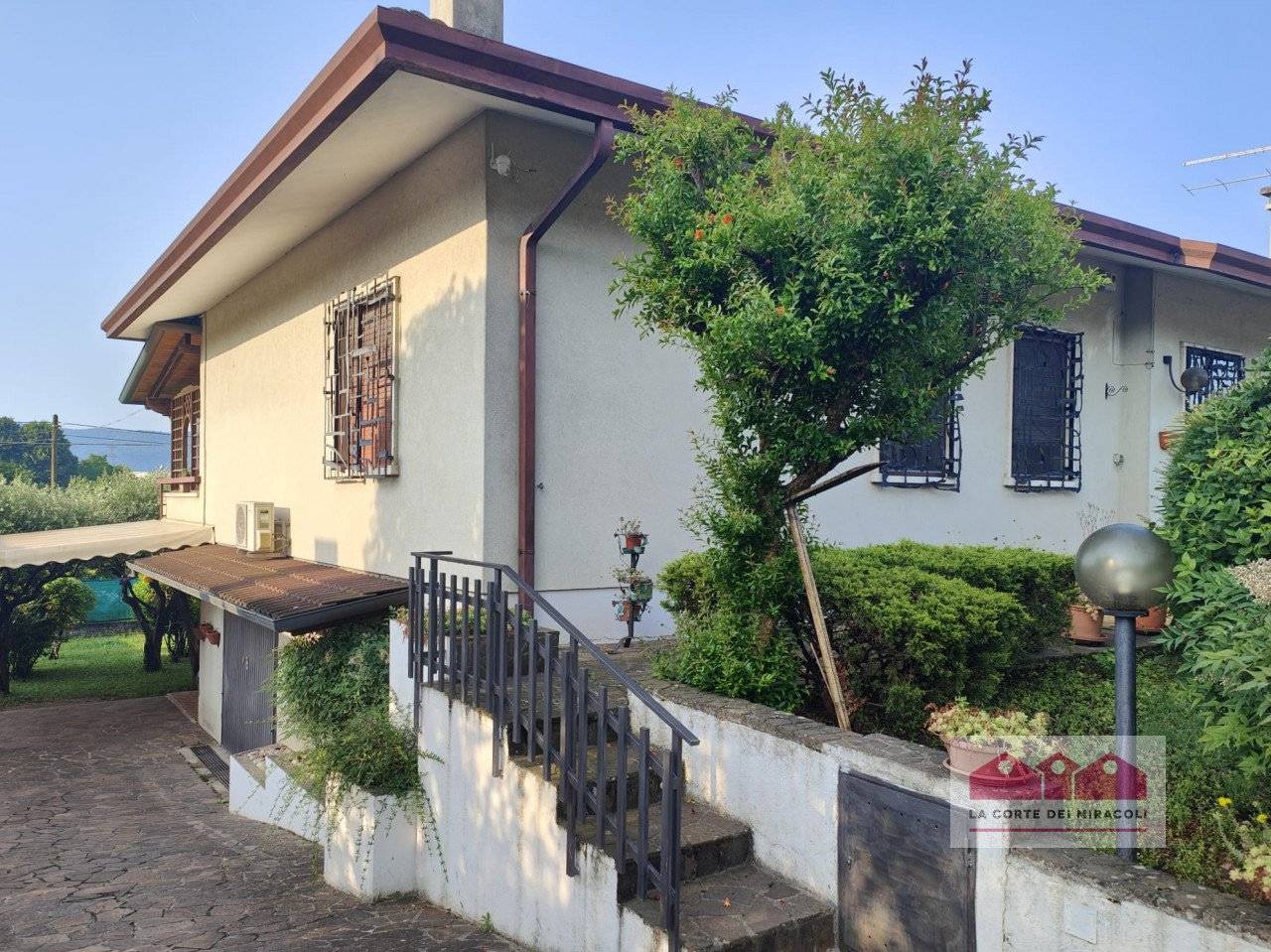 3 bedrooms Villa in Creazzo, Italy No. 331078
