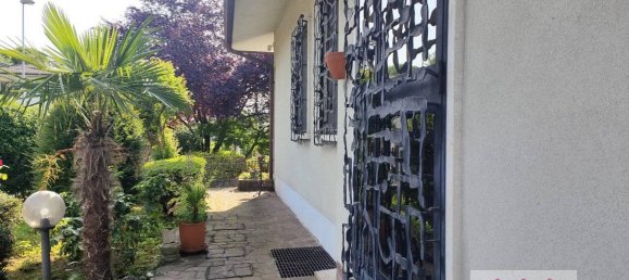 3 bedrooms Villa in Creazzo, Italy No. 331078 2