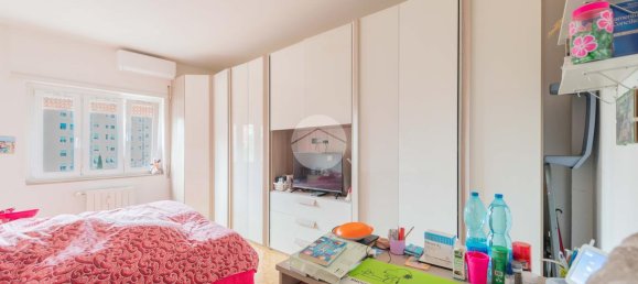 3 rooms Apartment in Rome, Italy No. 12845 18