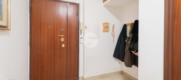 3 rooms Apartment in Rome, Italy No. 12845 5