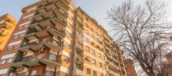 3 rooms Apartment in Rome, Italy No. 12845 2