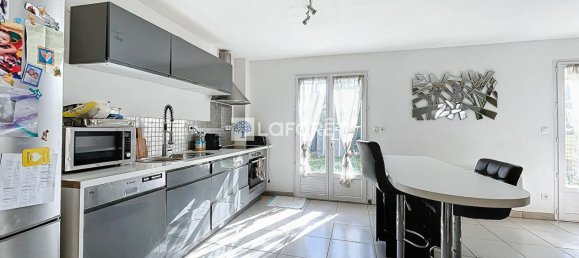 3 bedrooms House in Saint-Cyr-l'Ecole, France No. 181586 6